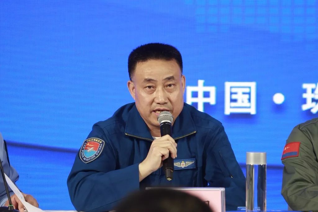 空军发言人联袂国之重器双20重量级人物亮相航展
