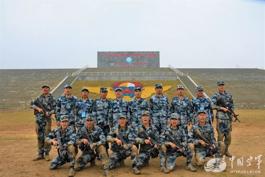 高清大图带你感受空军警卫兵别样震撼