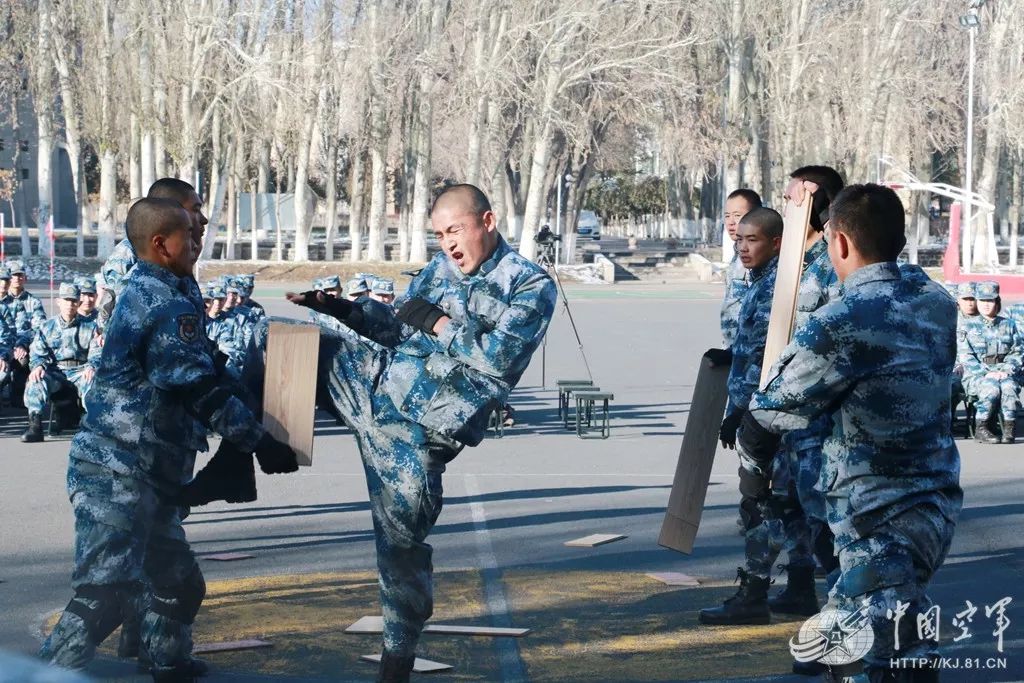 刚柔相济,攻守结合的匕首术.