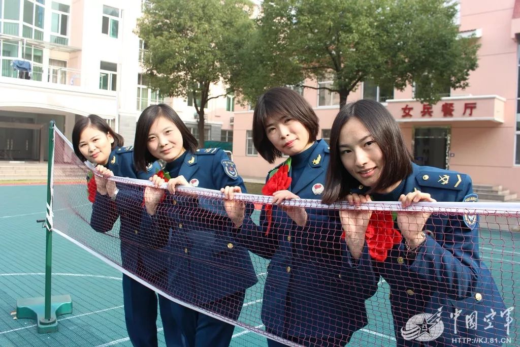 战友,我将视若珍宝的"战位"交给你