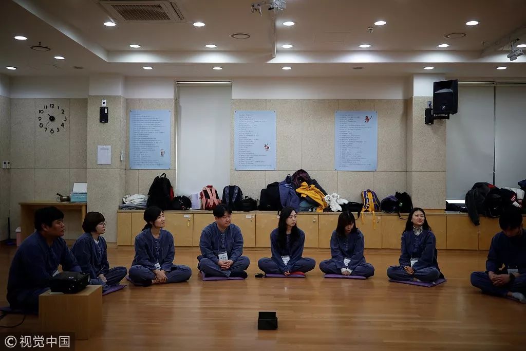 韩国人为逃离压力 不带手机花钱蹲监狱放松
