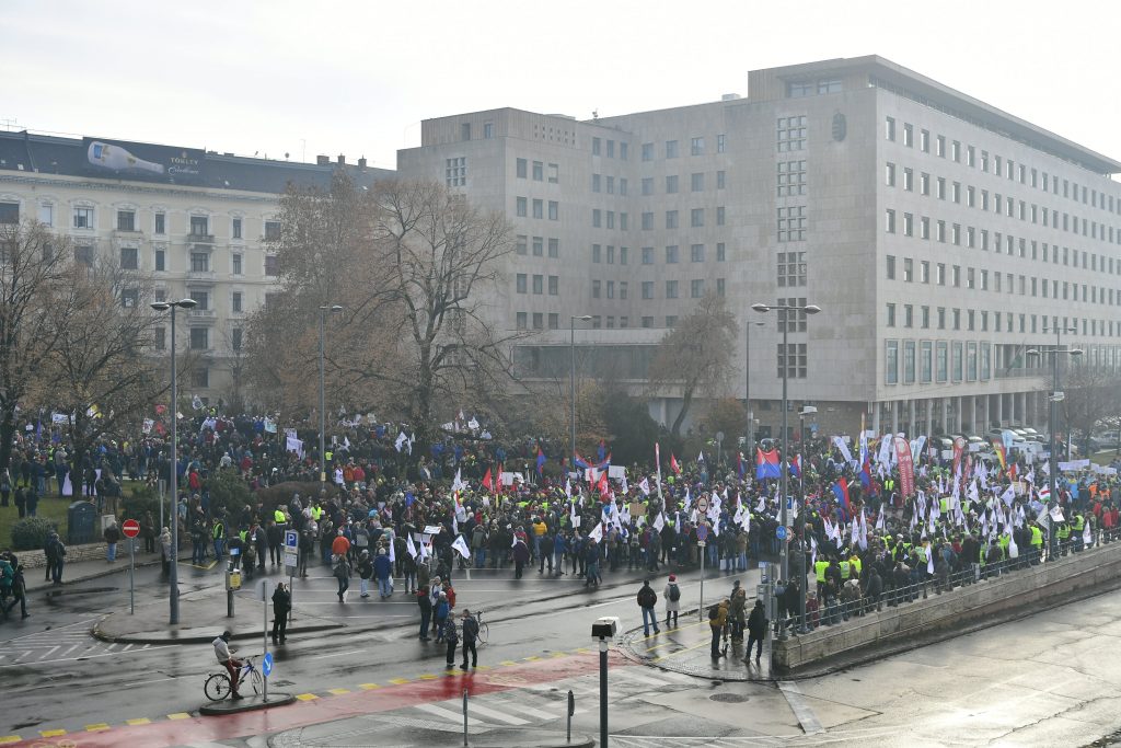 上周末，工会组织游行/图自“今日匈牙利”