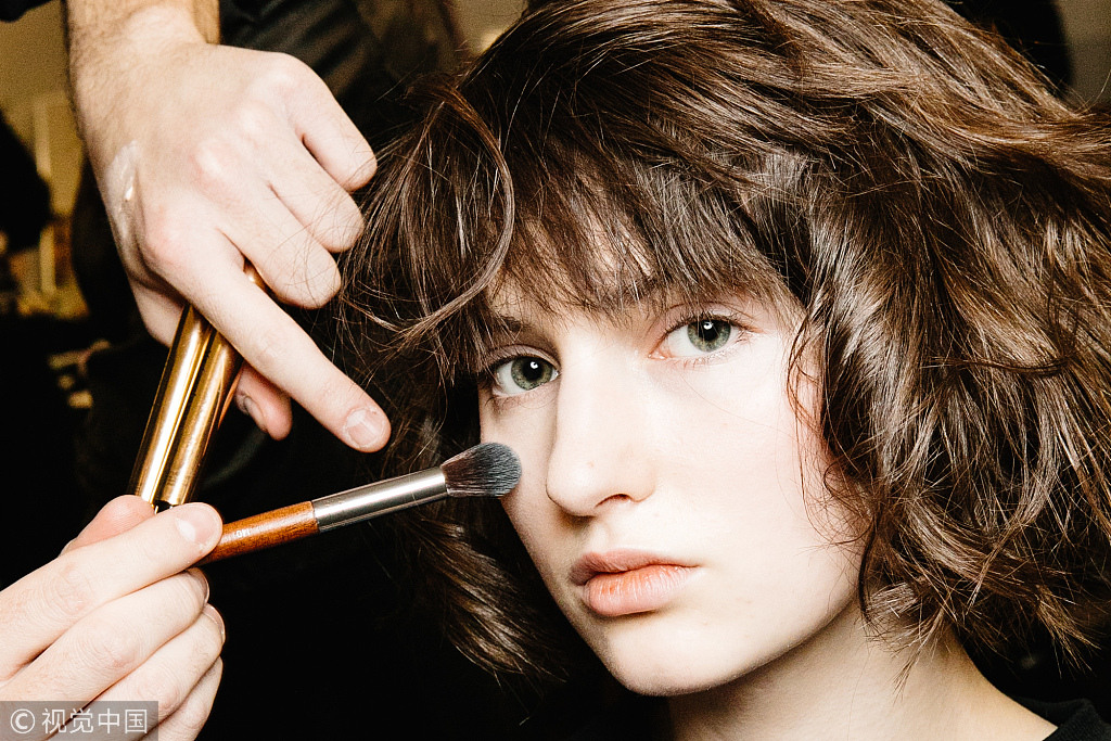 艾薇儿淡妆美出天际你也能学她的化妆心机