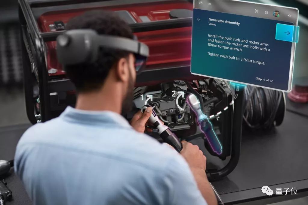 微软推出ar眼镜hololens二代支持语音交互售价2万4