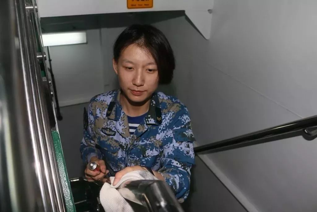 当兵的姑娘,就是这么酷!