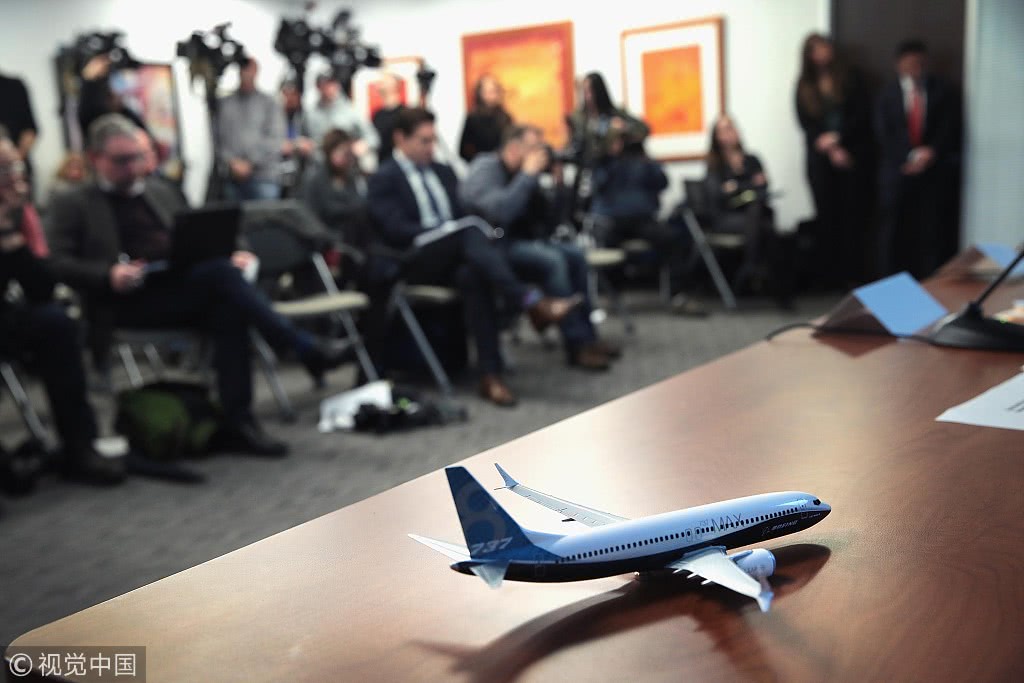 4月4日，埃航坠机遇难者Samya Stumo的家人协同律师，就起诉波音和FAA出席新闻发布会 图自视觉中国