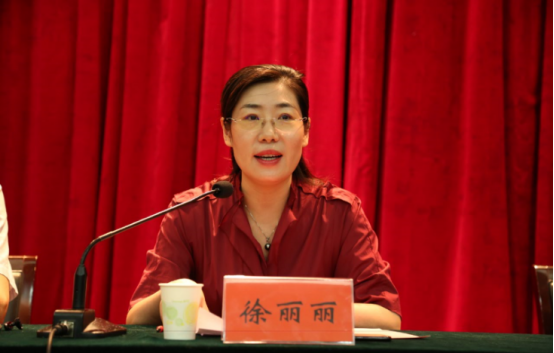 徐丽丽简要介绍了我市经济社会和电子商务的发展情况,并就开展电子