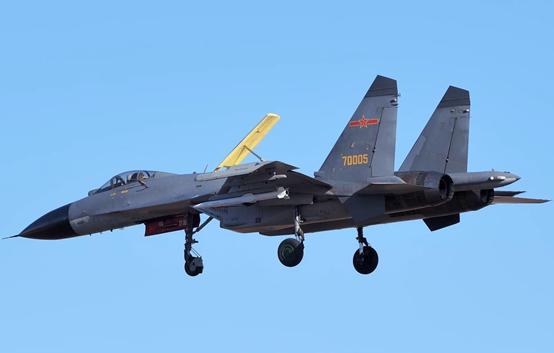 好机配好弹!歼-11B抄上“新家伙” 150KM外干掉敌机_手机新浪网