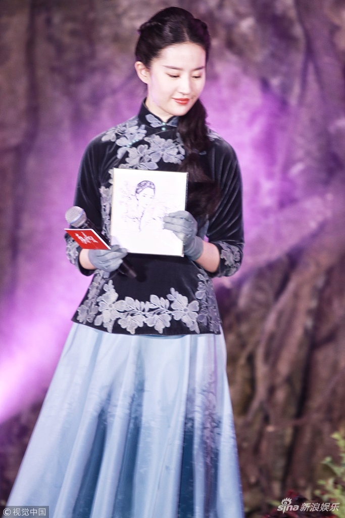 刘亦菲民国装亮相韵味足 下巴圆润似发福