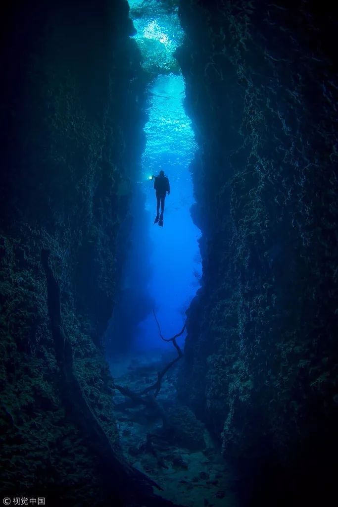 泰国少年足球队被困地下洞穴,为什么救援那么