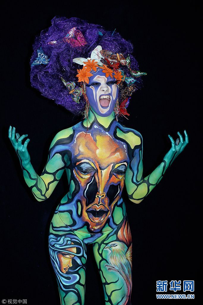 奥地利举行世界人体彩绘艺术节造型奇特