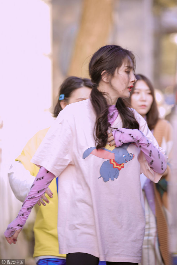 2019年3月12日,湖南长沙,杨幂录制综艺节目.