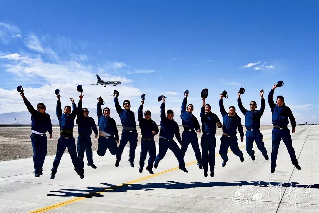 100这群机务兵用完美航迹作答