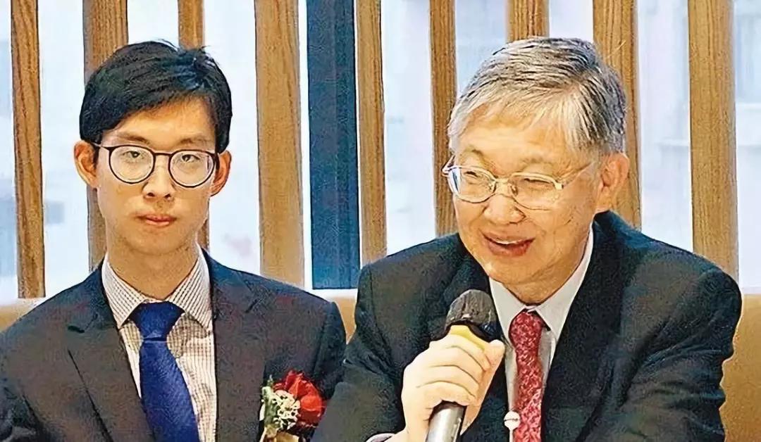 åœ°äº§äºŒä»£æ–½ä¿Šåµ˜çš„ å¿…ç­