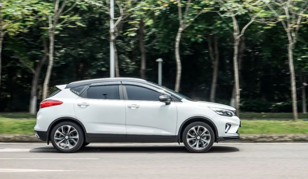 10万级别，高颜值热销国产SUV，性能实测结果让人意外！