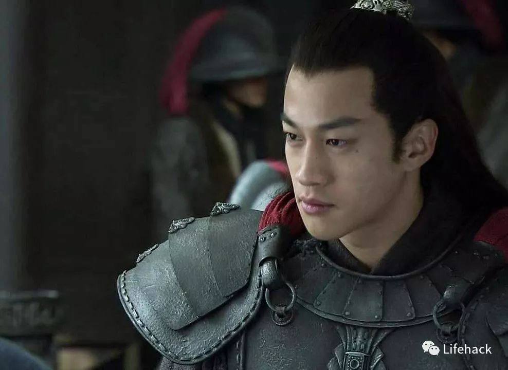 《新三国》里吕布的角色 他就是靠"脱衣有肉"拿下的 当时导演和何润东