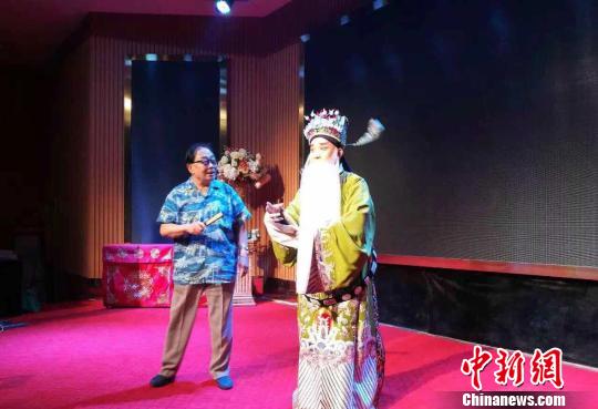 晋剧"老戏骨"夫妻坚守六十年:传承只因责任在肩(图)