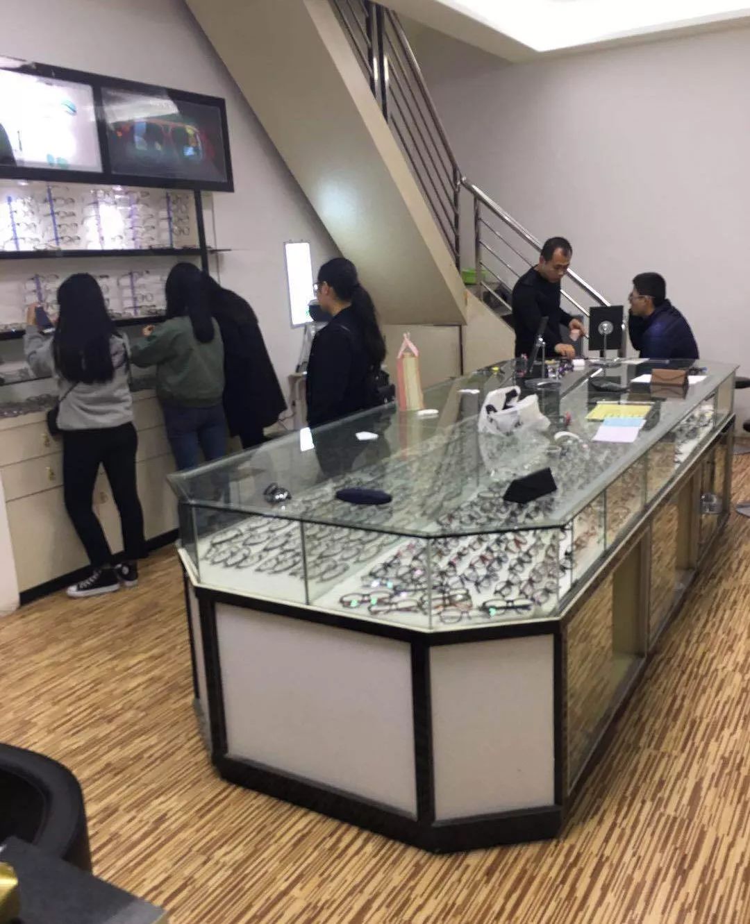 普宁人朋友圈疯传的这家网红眼镜店 现在又要搞事情了