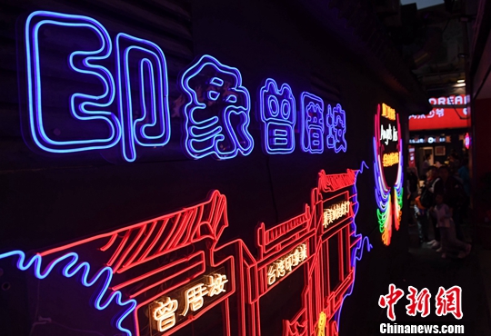 正文         图为厦门曾厝垵夜景.