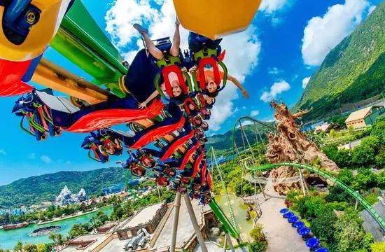 成人必玩的鹦鹉过山车,瞬间离心,惊险刺激,这是亚洲第一个飞行过山车