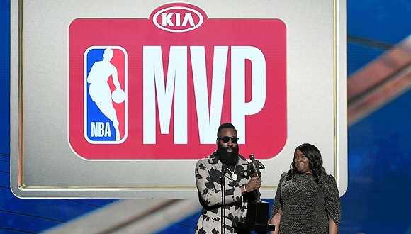 nba颁奖典礼:哈登首获常规赛mvp 西蒙斯荣膺最佳新秀