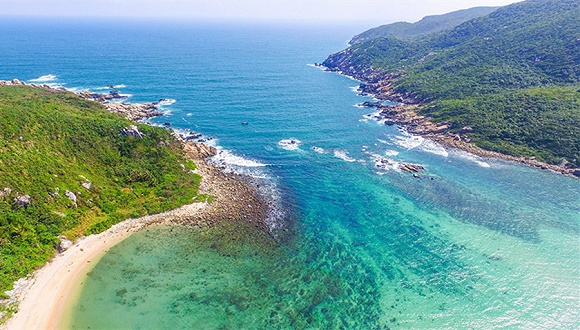 海南无人岛蜈支洲岛去年收入12亿 上岛人数年增超15%