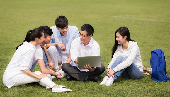 保研夏令营受热捧 有专业计划招生4人全为推免