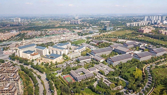 12月14日,西安市拍卖出让2宗临潼新区住宅用地,共计214.