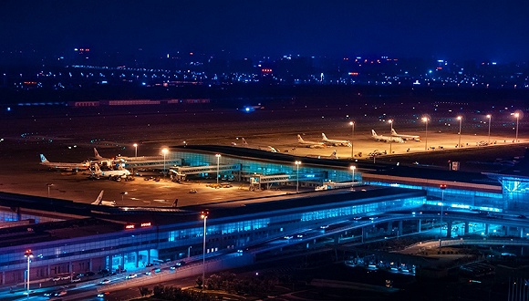 西咸机场年货邮吞吐量突破30万吨,累计增速居全国首位|西咸机场_新浪