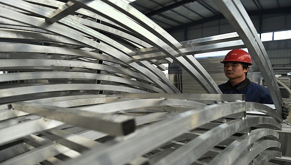 美国解除对俄铝制裁,致其股价上涨9.4%