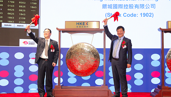 银城老板黄清平(右)与马保华