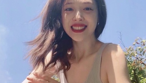崔雪莉图片:雪莉生前不喜欢清纯少女人设 不穿内衣被骂放荡 图片来源:崔雪莉ins照片