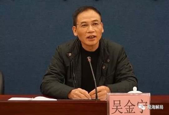 老板放高利贷打死人刑拘37天 当保护伞局长判