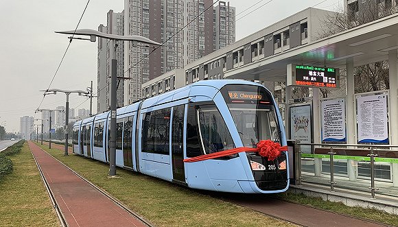 成都最长地铁首条有轨电车同日开通通车轨道突破200公里