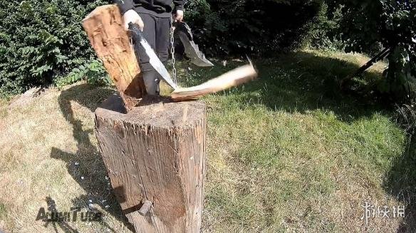 大神打造《战神》奎爷武器混沌之刃 砍木头切西瓜so easy_新浪游戏_手机新浪网