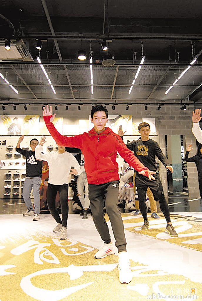 中与李连杰再度合作饰演一名山匪,和吴京合作出演《夺帅》中的郭子亨