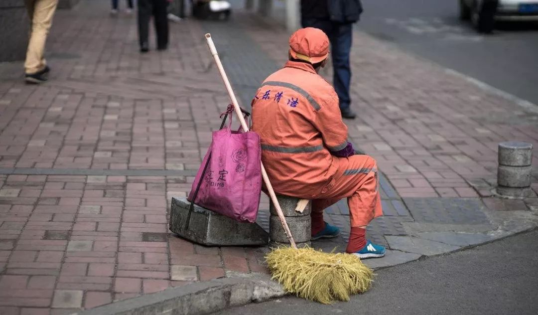 您们辛苦了!今天请为我们身边这群最可敬的劳动者送上祝福!