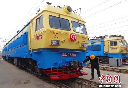 元宵节太原铁路职工坚守岗位保春运让千万旅客团圆