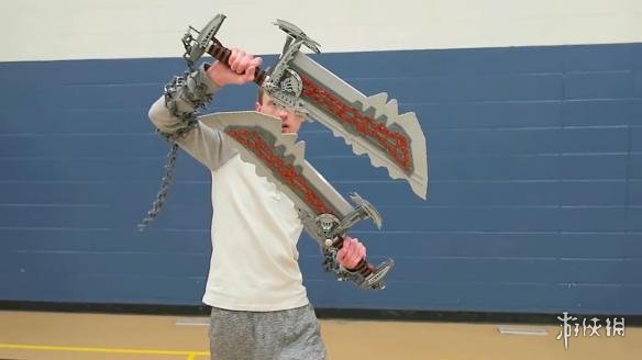 外国大神用1500块乐高积木打造《战神》混沌双刃!