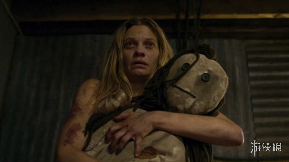 虐杀惊悚片噩梦娃娃屋萝莉被变态囚禁打扮成玩偶