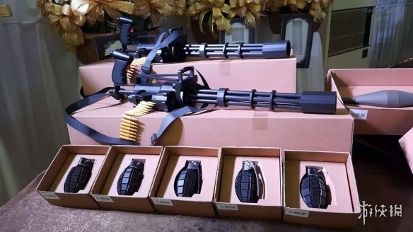 台湾葬礼现纸质枪械 做工精细rpg转轮机枪一应俱全