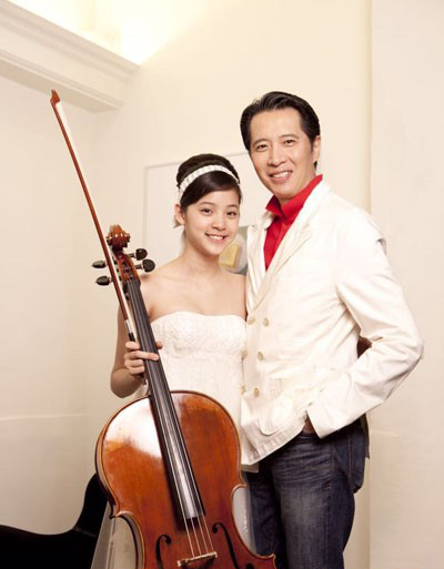 欧阳娜娜晒童年合影为妈妈庆生0200后女神背景开扒竟大有来头