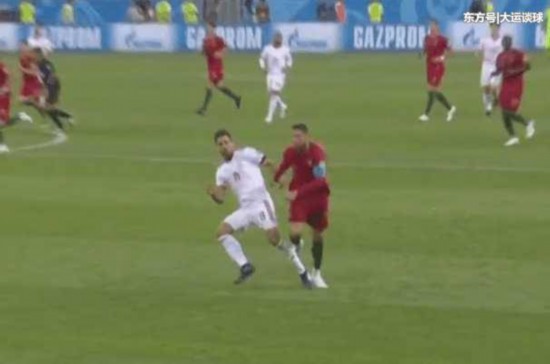 争议!VAR判定C罗犯规吃足球亚洲杯2019外围