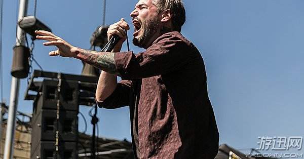 《sumhuman》由suicide silence乐队演唱,有网友爆料他们的新主唱