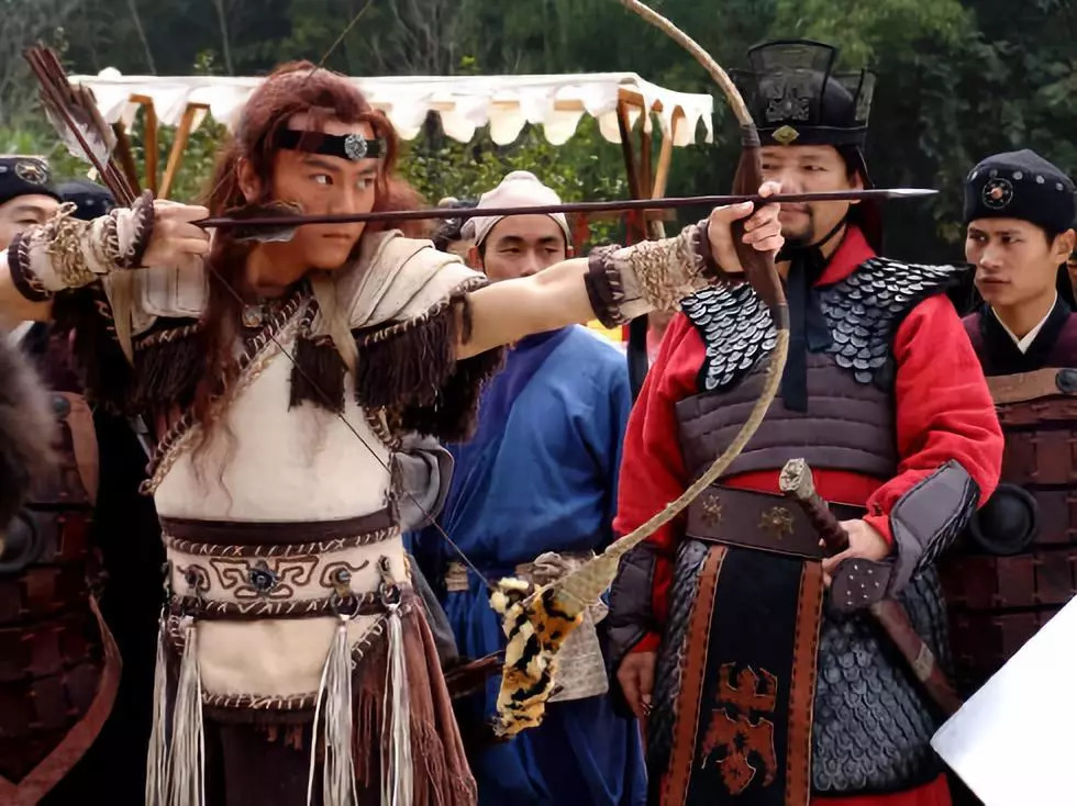 《猎野人》)李解还与舒畅主演过电视剧《精卫填海》,他饰演后羿这一