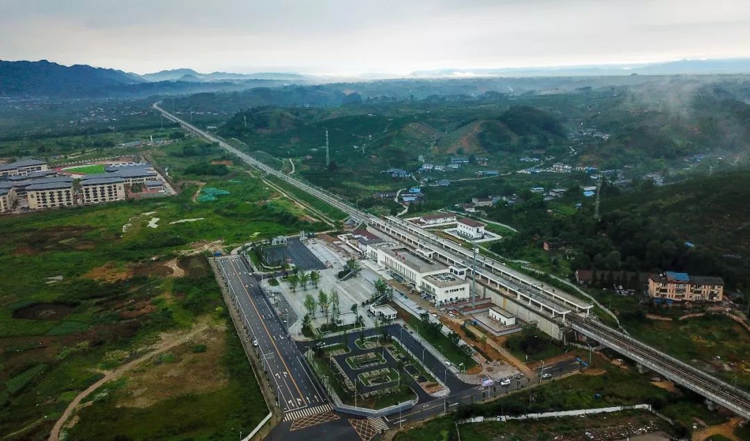 向西敷设双流北,温江,羊马,崇州,隆兴,大邑,王泗镇,邛崃,西来