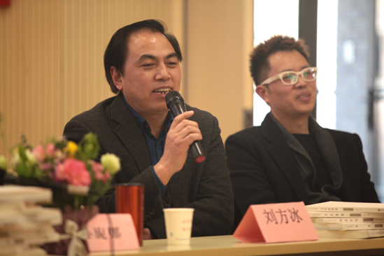 1999级南京大学作家班学员刘方冰讲话 阿泰 摄1999级南京大学作家班