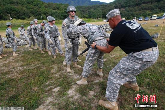 资料图：驻韩美军第2师团在美军营地举行空中强攻训练。