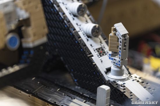 具有丰富细节的车内设计忠于原车