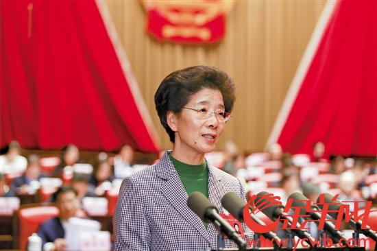 李玉妹作省人大常委会工作报告 金羊网记者 侯梦菲 黄丽娜 1月30日